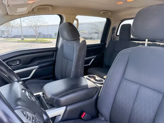2018 Nissan Titan SV - Photo 18