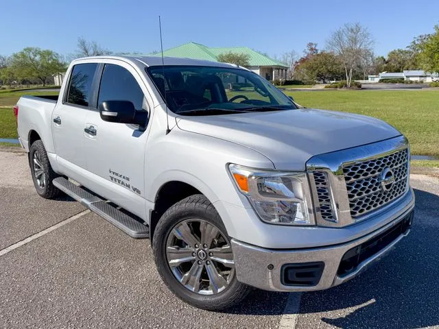 2018 Nissan Titan SV - Photo 2