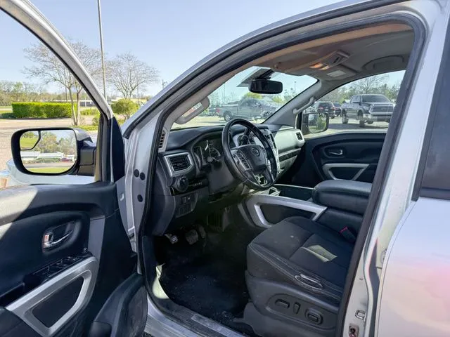2018 Nissan Titan SV - Photo 11