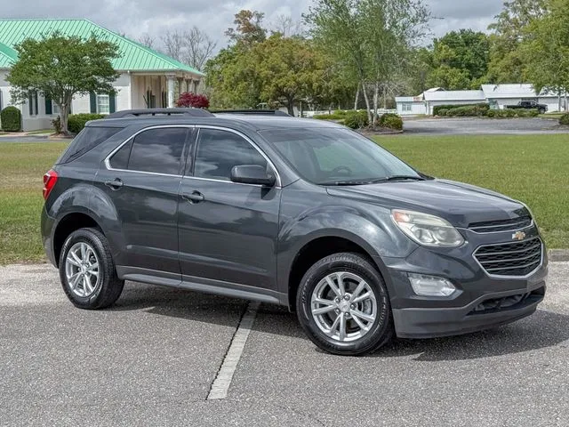 2017 Chevrolet Equinox LT's photo