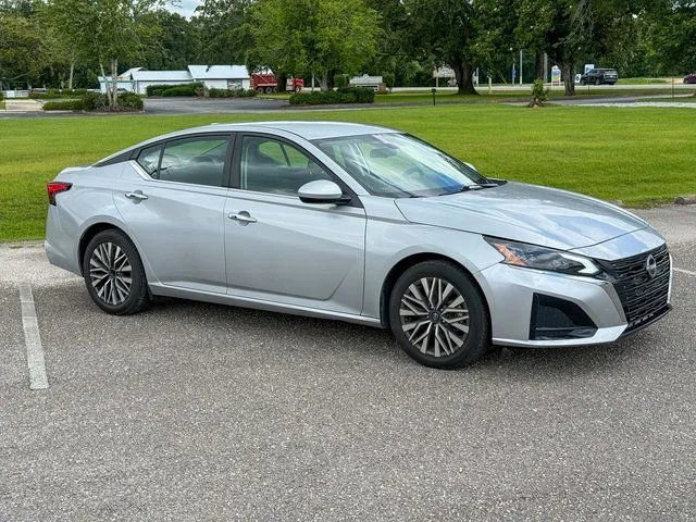 2023 Nissan Altima SV
