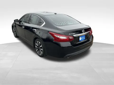 More photos of 2018 Nissan Altima 2.5 SL at Gregg Young Chevrolet - Omaha, NE