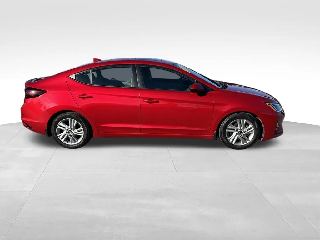 2020 Hyundai Elantra Value Edition photo 3