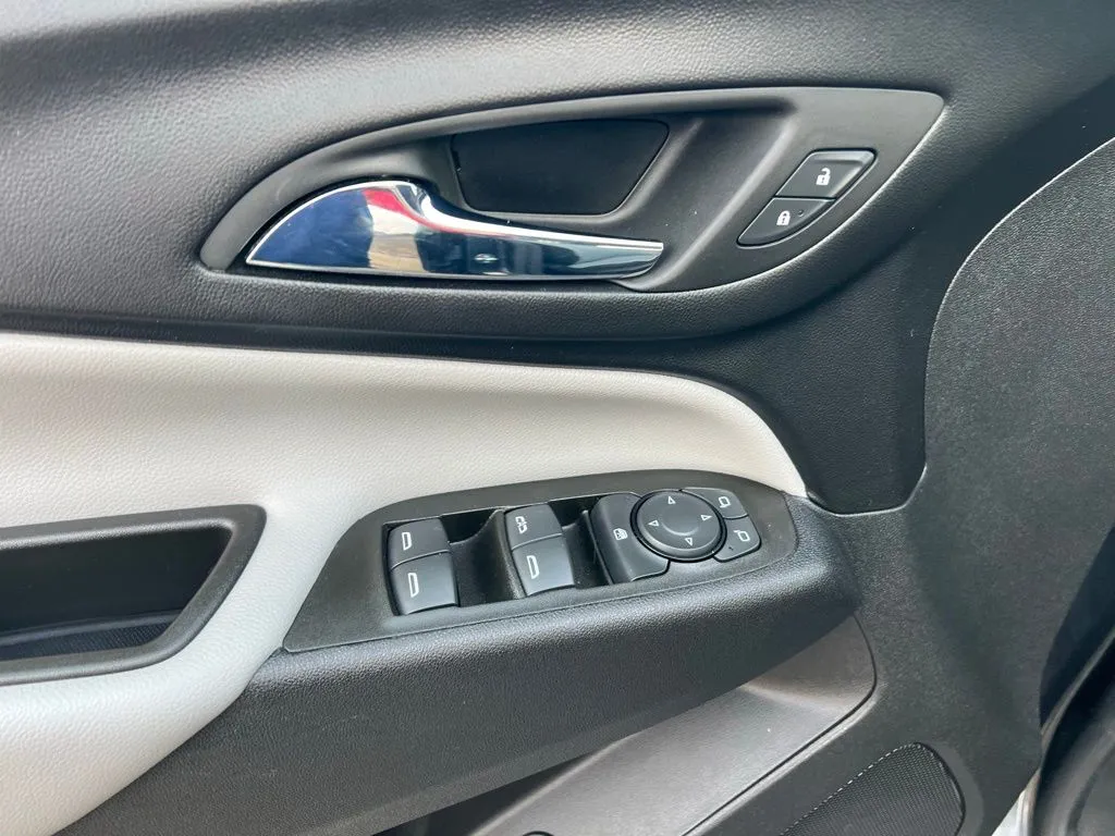 2023 Chevrolet Equinox LT photo 4