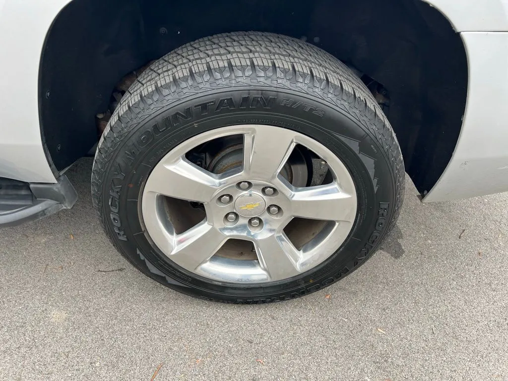 2016 Chevrolet Tahoe LT photo 4