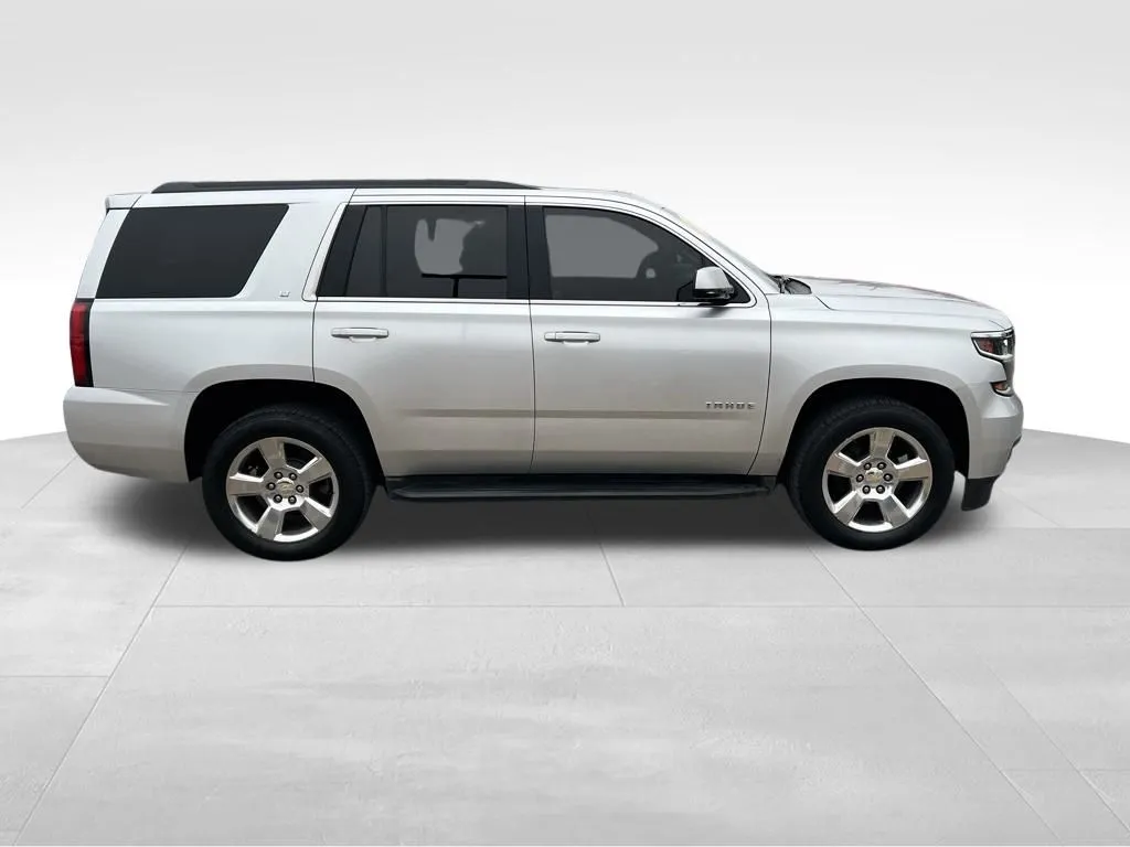 2016 Chevrolet Tahoe LT photo 2