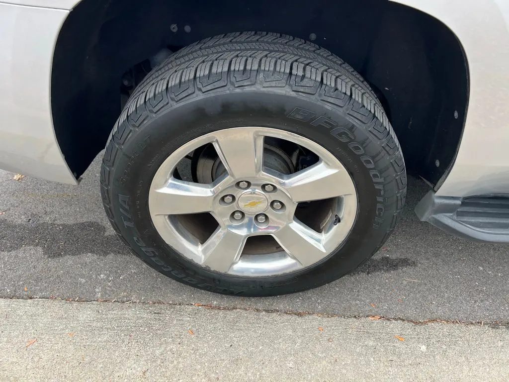 2016 Chevrolet Tahoe LT photo 3