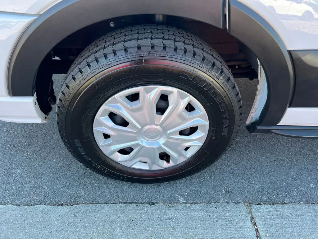 2023 Ford Transit Passenger XL photo 4