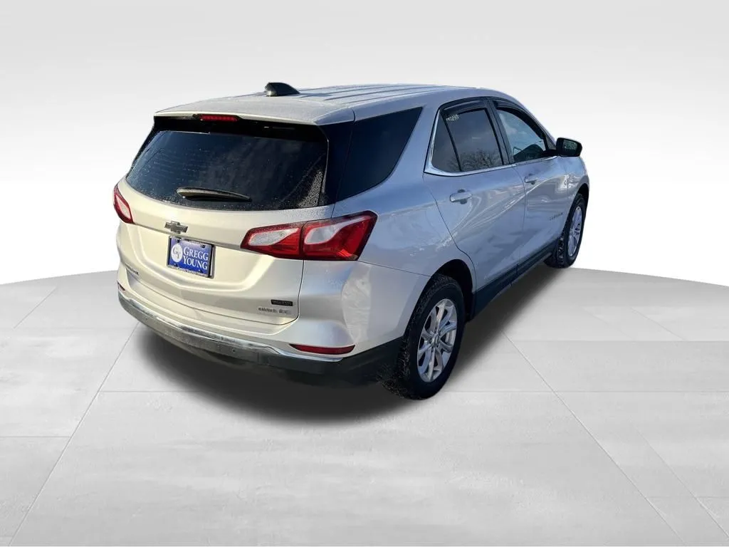 2020 Chevrolet Equinox LT photo 2