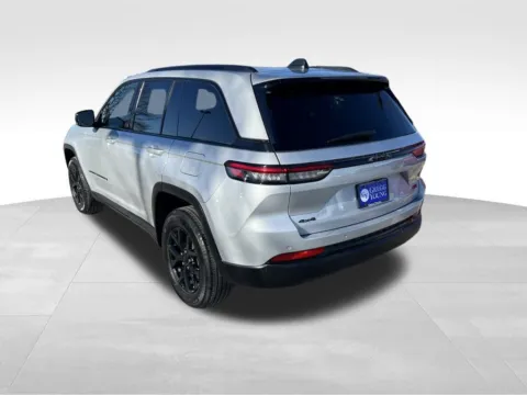 More photos of 2024 Jeep Grand Cherokee Altitude at Gregg Young Chevrolet - Omaha, NE