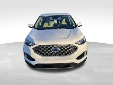 More photos of 2023 Ford Edge SEL at Gregg Young Chevrolet - Omaha, NE