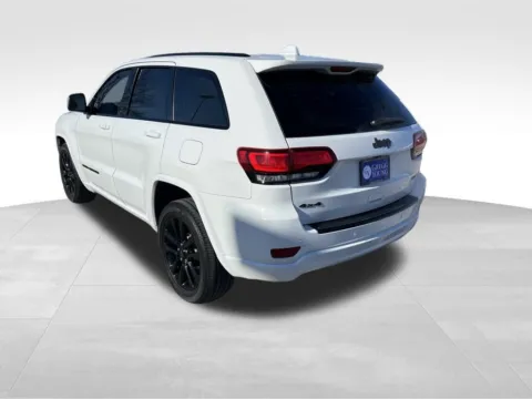 More photos of 2017 Jeep Grand Cherokee Altitude at Gregg Young Chevrolet - Omaha, NE