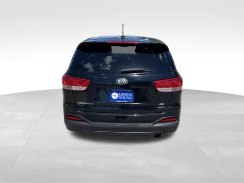 More photos of 2017 Kia Sorento L at Gregg Young Chevrolet of Omaha, NE