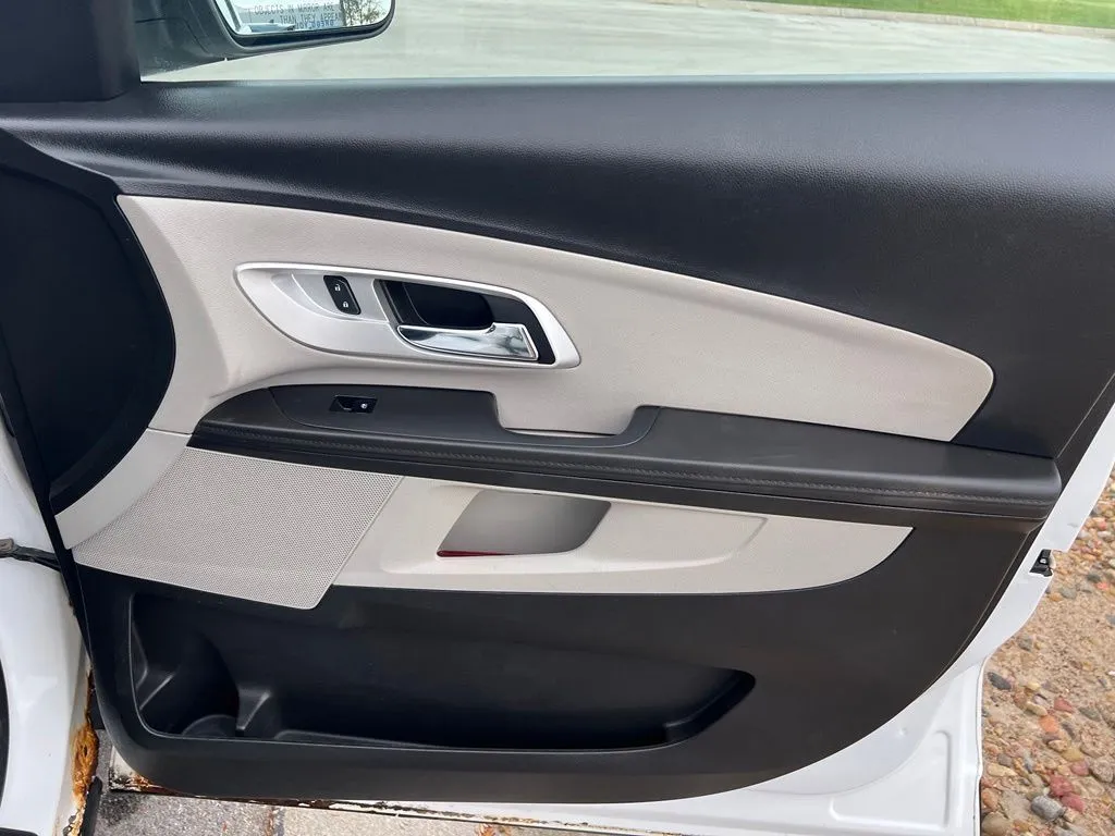 2012 Chevrolet Equinox LS - Photo 23