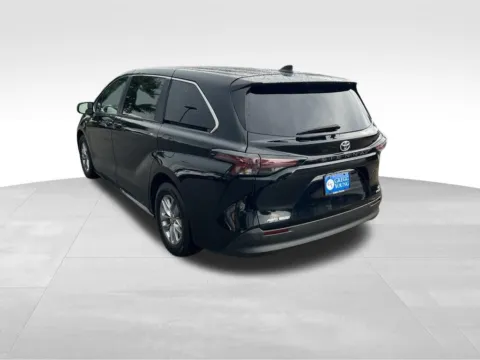More photos of 2024 Toyota Sienna LE at Gregg Young Chevrolet of Omaha, NE