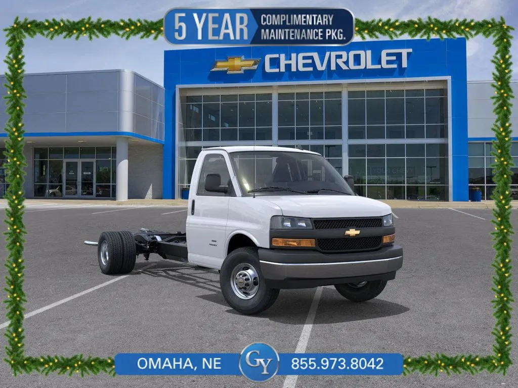 2025 Chevrolet Express Cutaway Base's photo