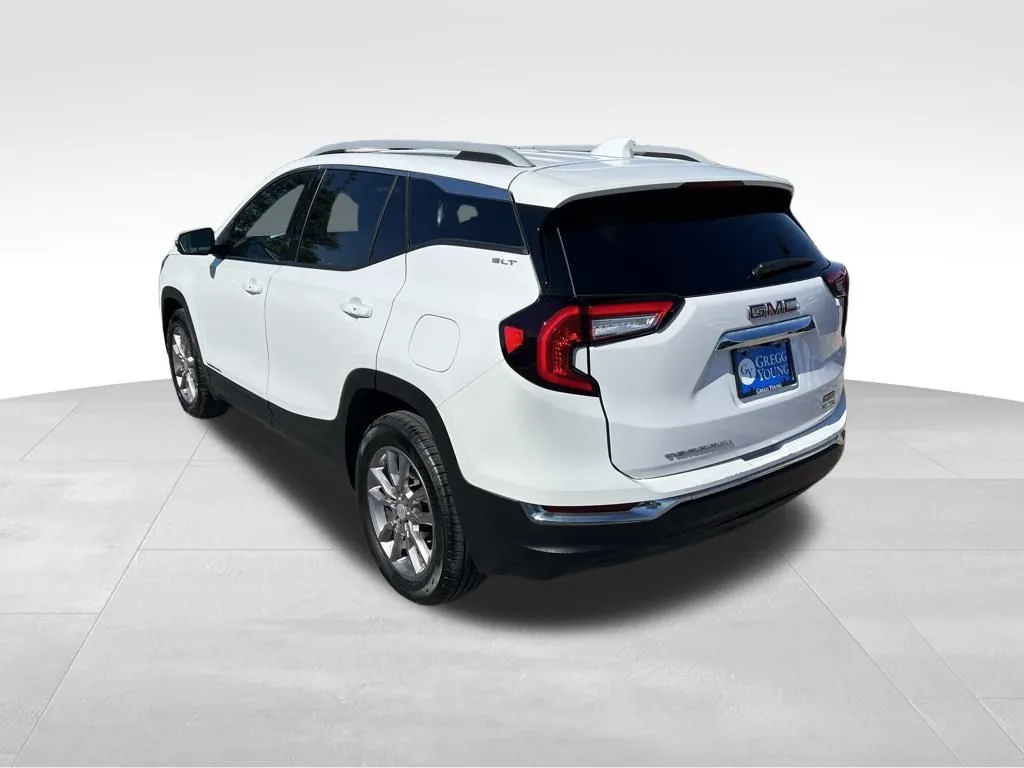 2024 Gmc Terrain SLT photo 2