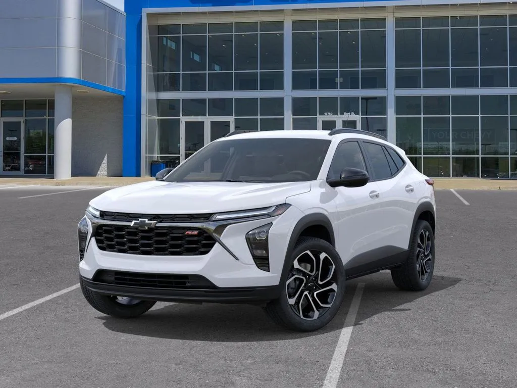 2025 Chevrolet Trax photo 2