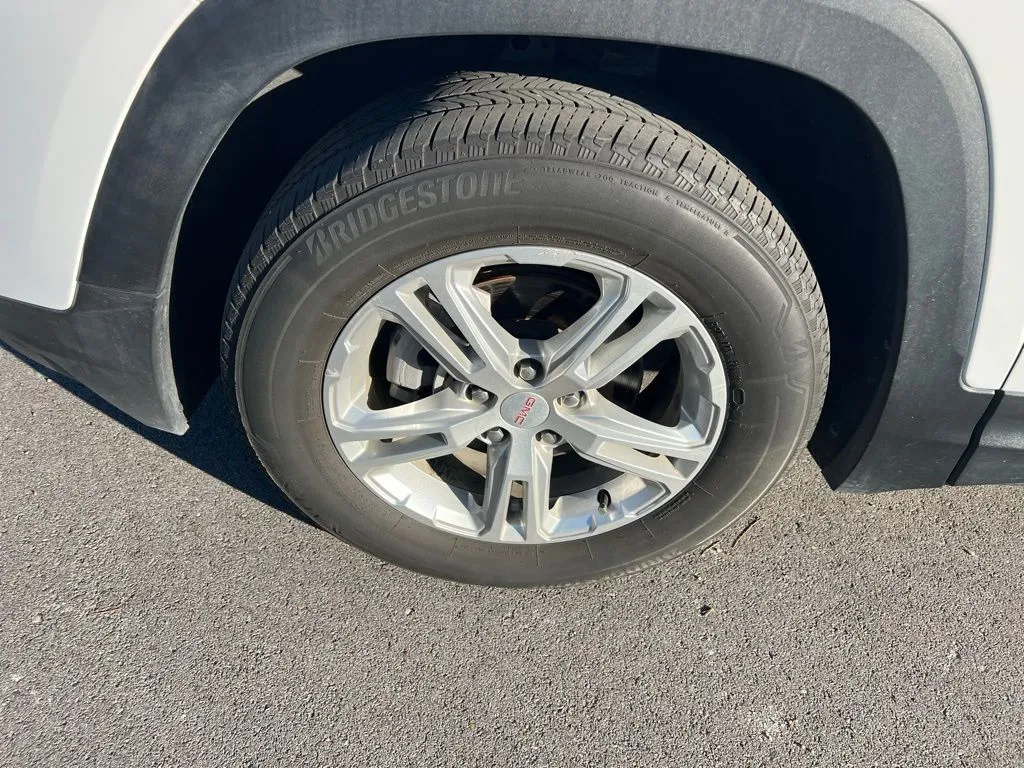 2023 Gmc Terrain SLE photo 3