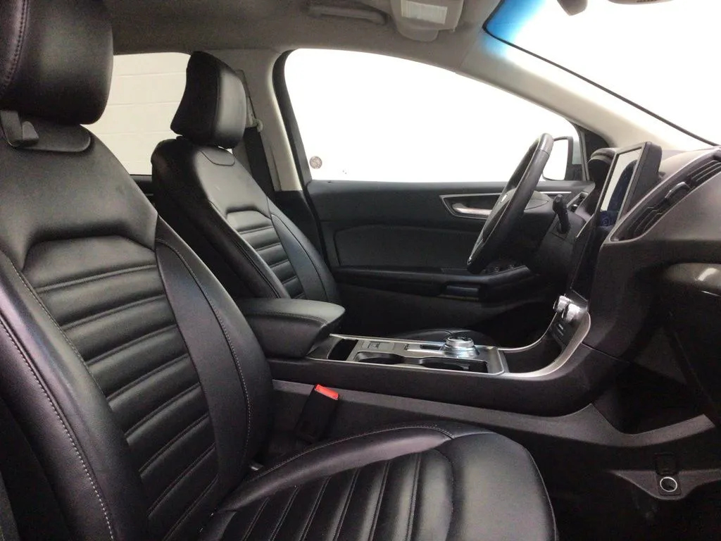 2024 Ford Edge SEL photo 4