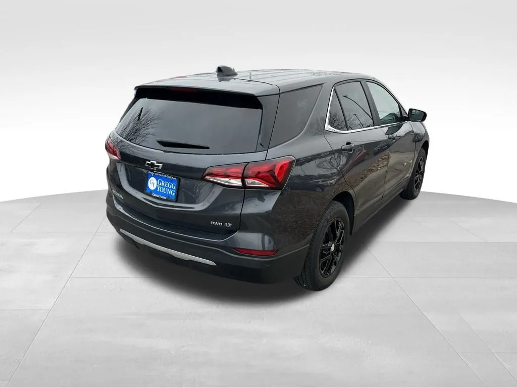 2022 Chevrolet Equinox LT photo 2