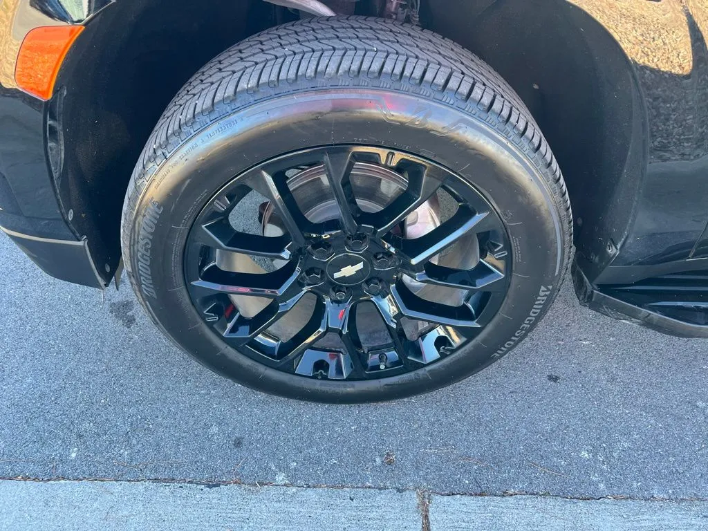 2024 Chevrolet Tahoe RST photo 4