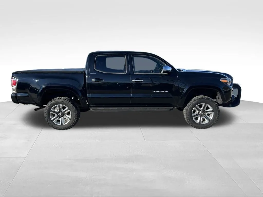 2018 Toyota Tacoma Limited photo 3