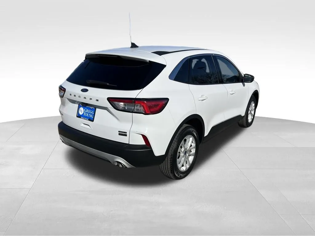 2022 Ford Escape Hybrid SE photo 3