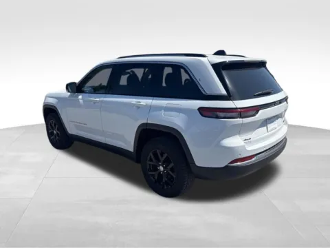 More photos of 2023 Jeep Grand Cherokee Limited at Gregg Young Chevrolet GMC Atlantic, IA