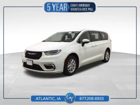 White 2023 Chrysler Pacifica Touring L for sale in Atlantic, IA