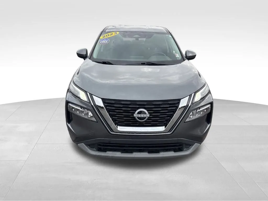 2023 Nissan Rogue SV photo 4