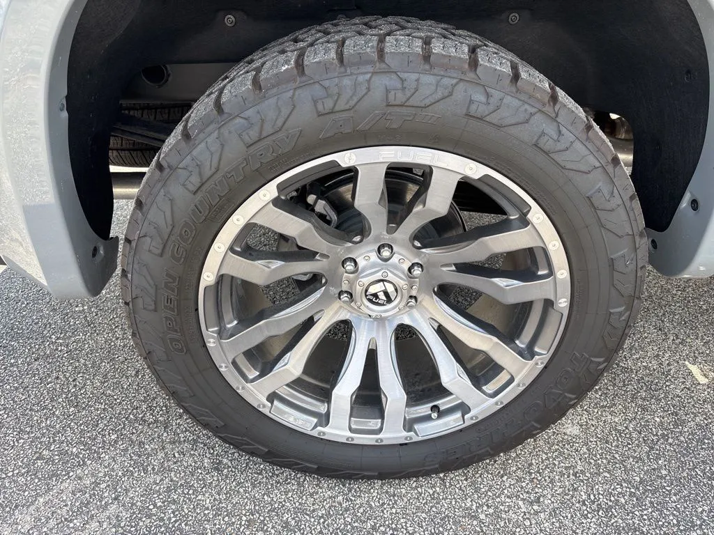 2025 Chevrolet Silverado 1500 RST photo 4