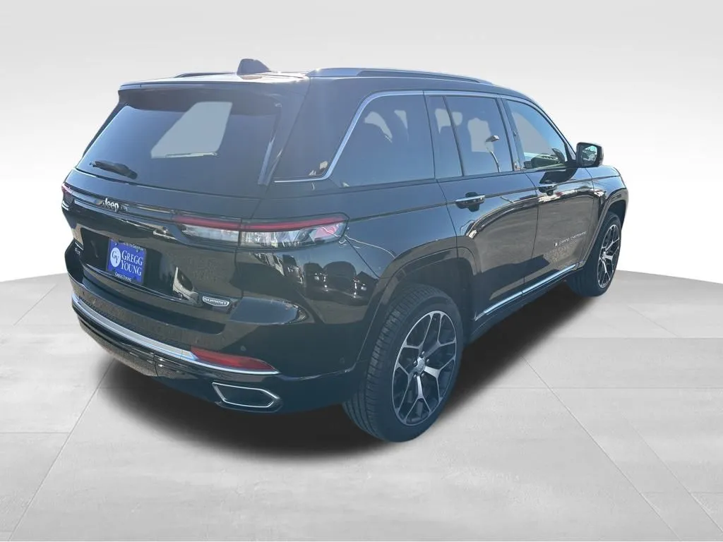 2022 Jeep Grand Cherokee Summit Reserve photo 3