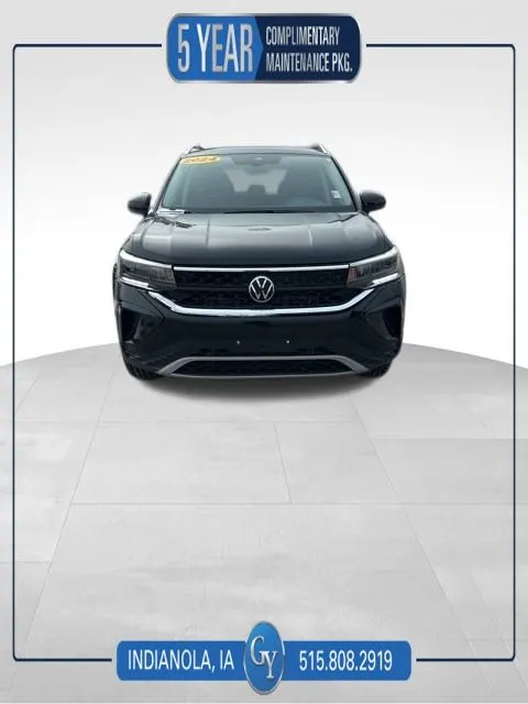 2024 Volkswagen Taos SE's photo