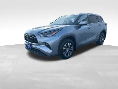 Photos of 2021 Toyota Highlander XLE for sale in Indianola, IA at Gregg Young Buick GMC Indianola