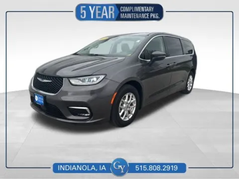 Unknown 2023 Chrysler Pacifica Touring L for sale in Indianola, IA