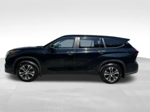 Photos of 2024 Toyota Highlander XLE for sale in Indianola, IA at Gregg Young Buick GMC Indianola