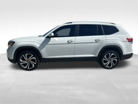 Photos of 2022 Volkswagen Atlas 2.0T SEL for sale in Indianola, IA at Gregg Young Buick GMC Indianola