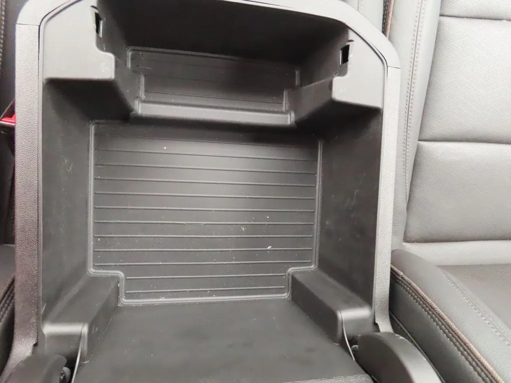 2024 Chevrolet Suburban High Country photo 3