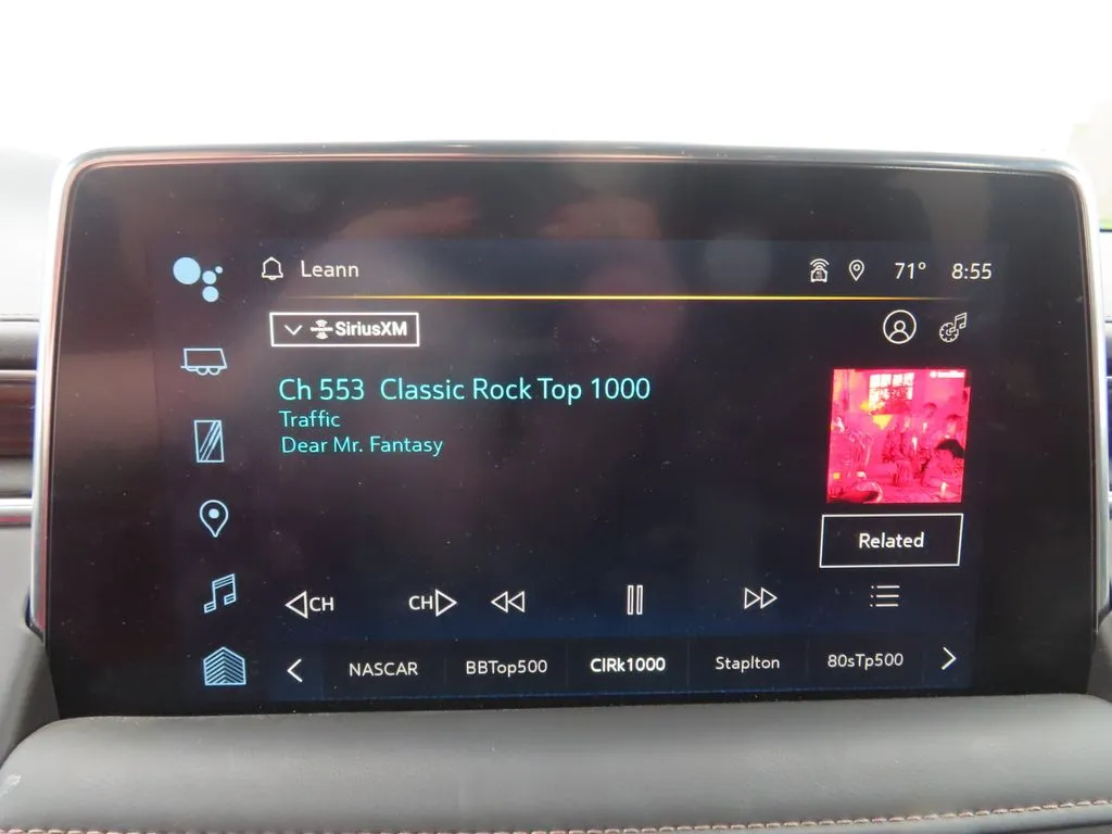 2024 Chevrolet Suburban High Country photo 2