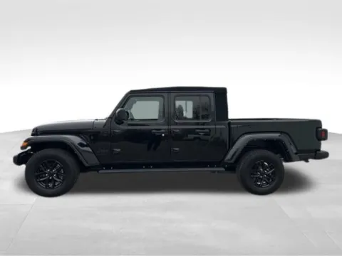 More photos of 2021 Jeep Gladiator Sport at Gregg Young Buick GMC Indianola, IA