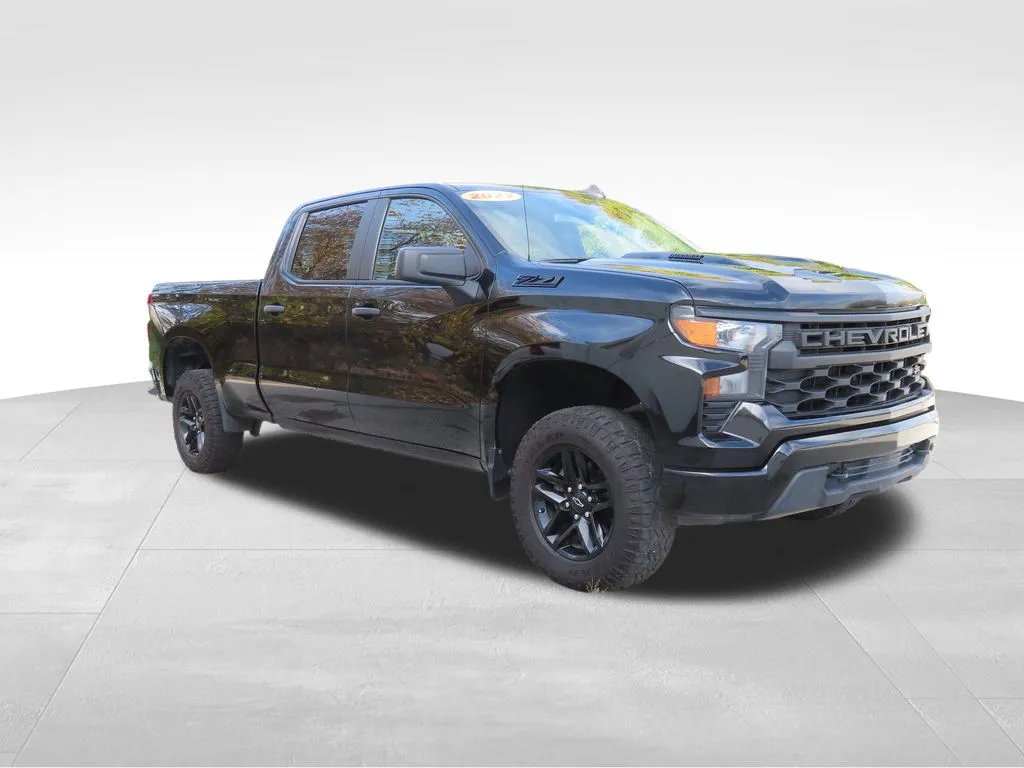 2022 Chevrolet Silverado 1500 Custom Trail Boss photo 2