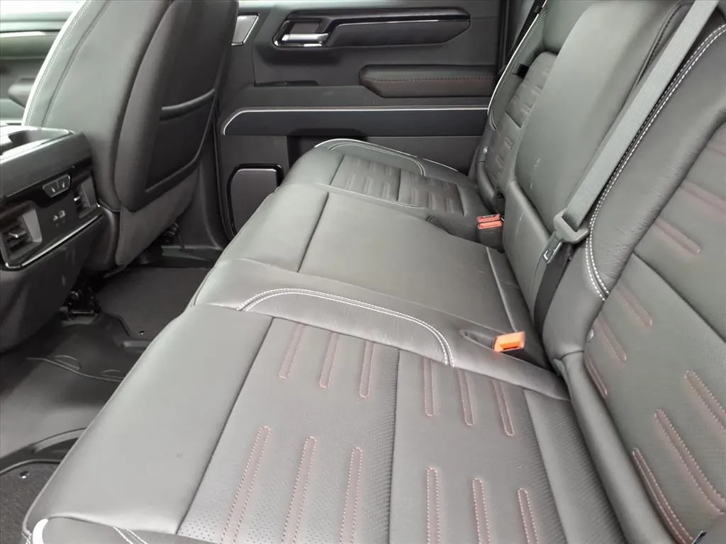 2026 GMC Sierra 1500 AT4X - Photo 9