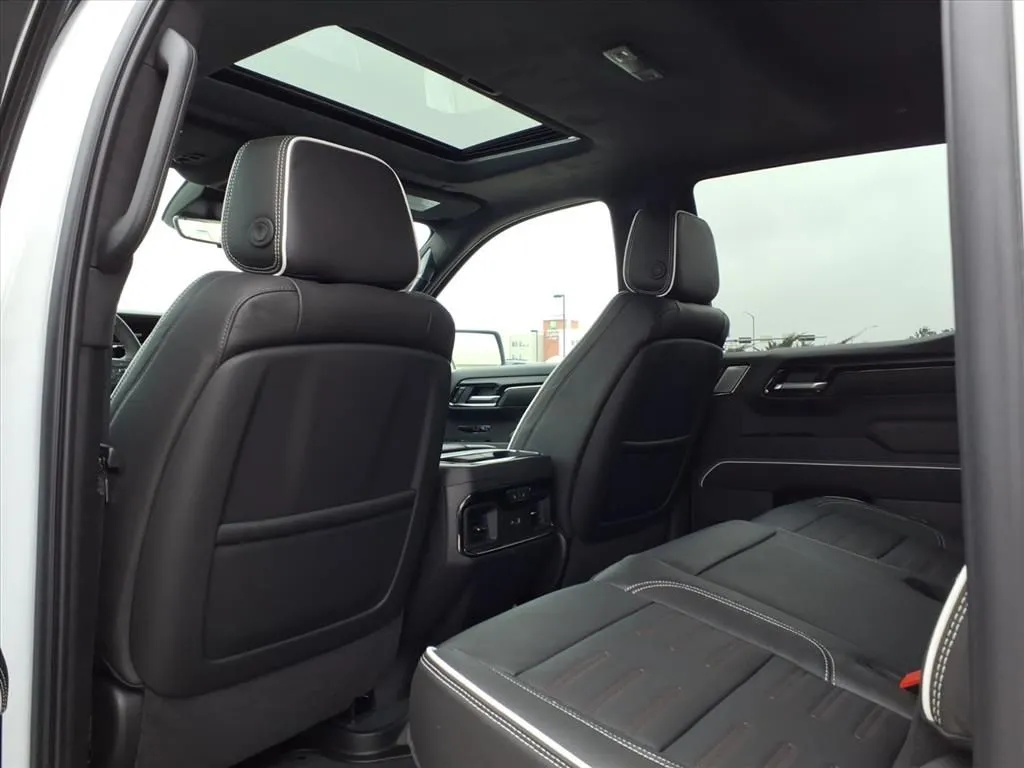 2026 GMC Sierra 1500 AT4X - Photo 8