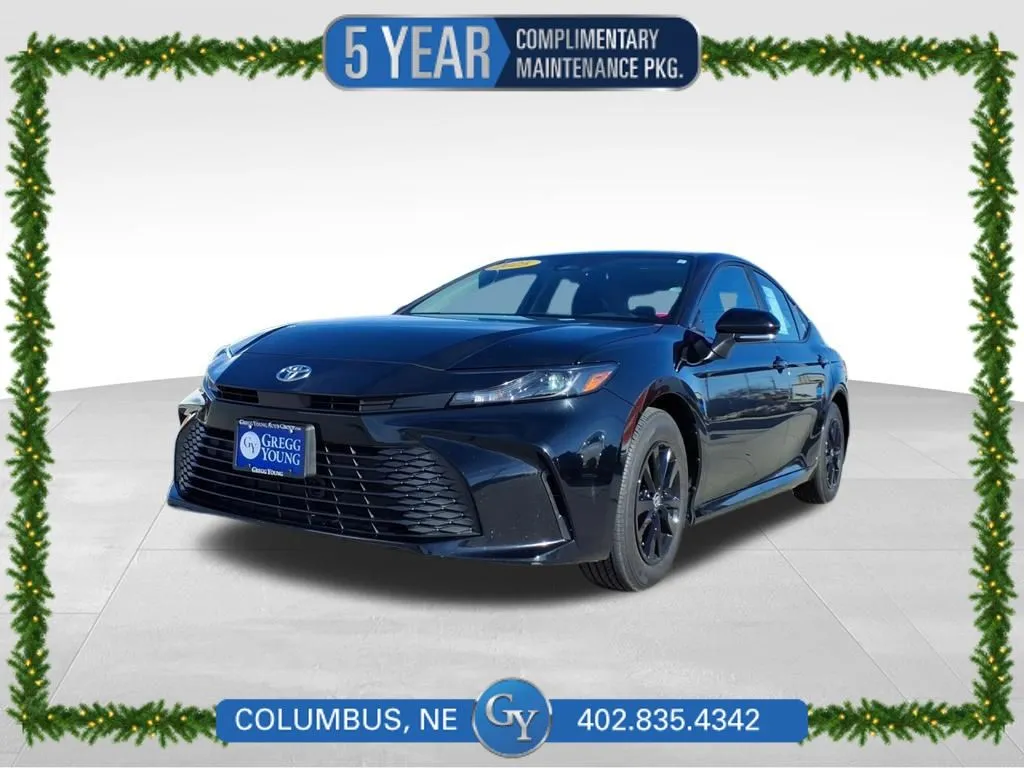 2025 Toyota Camry LE's photo
