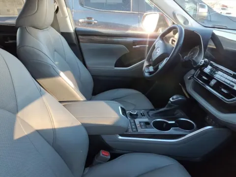 Another view of 2022 Toyota Highlander Limited for sale in Columbus, NE at Gregg Young Chevrolet GMC of Columbus