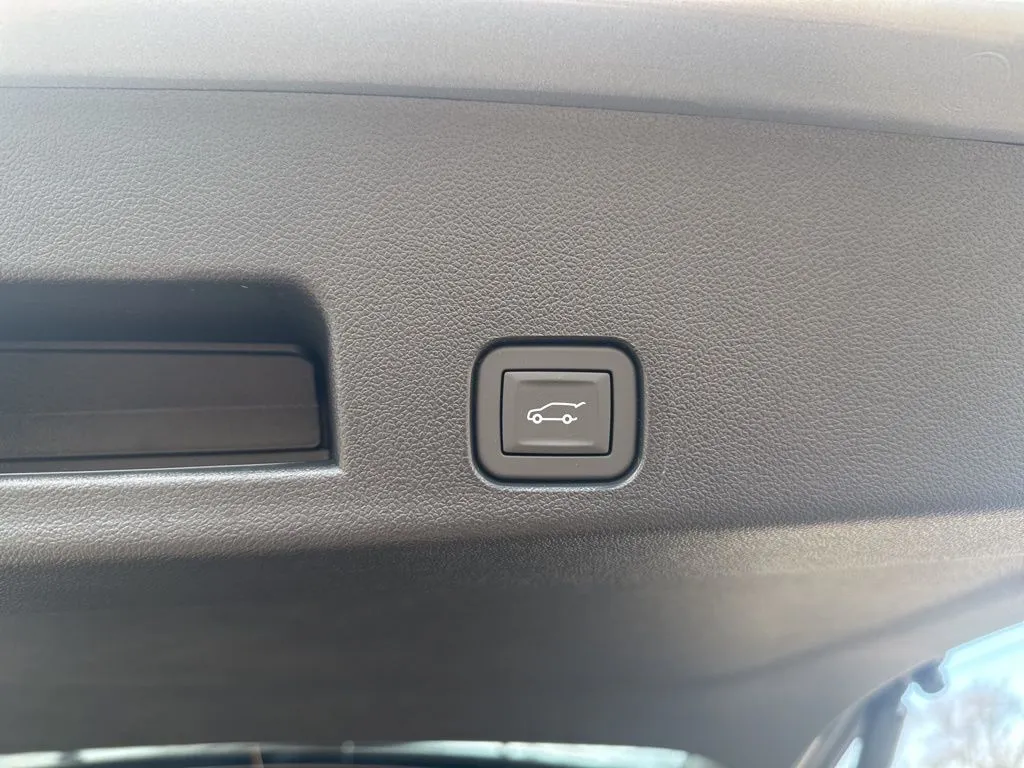 2026 GMC Acadia Elevation - Photo 9