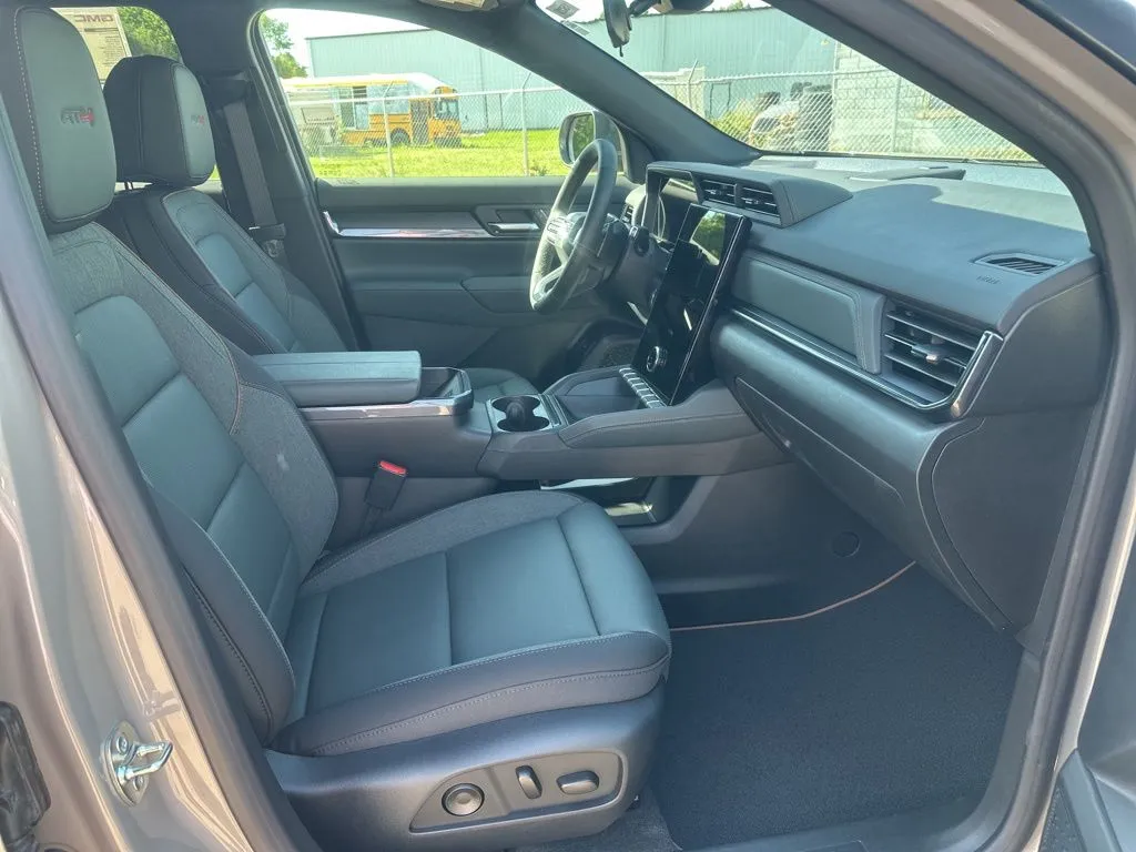 2026 GMC Terrain AT4 - Photo 10