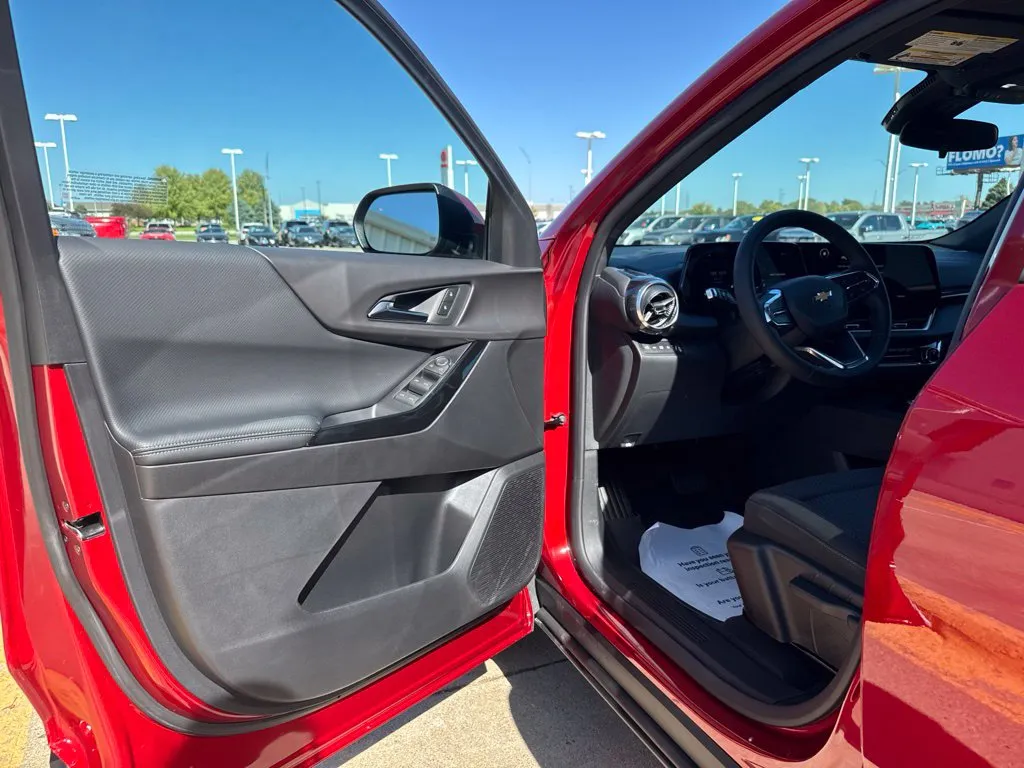 2027 Chevrolet Equinox LT - Photo 11