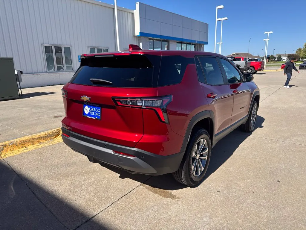 2027 Chevrolet Equinox LT - Photo 6
